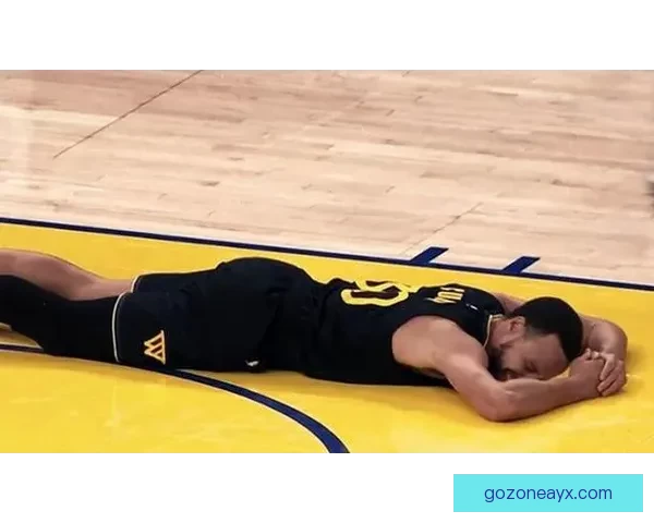 库里手臂被球迷拉拽 科尔回应勇士跌至第十争夺前六已不现实